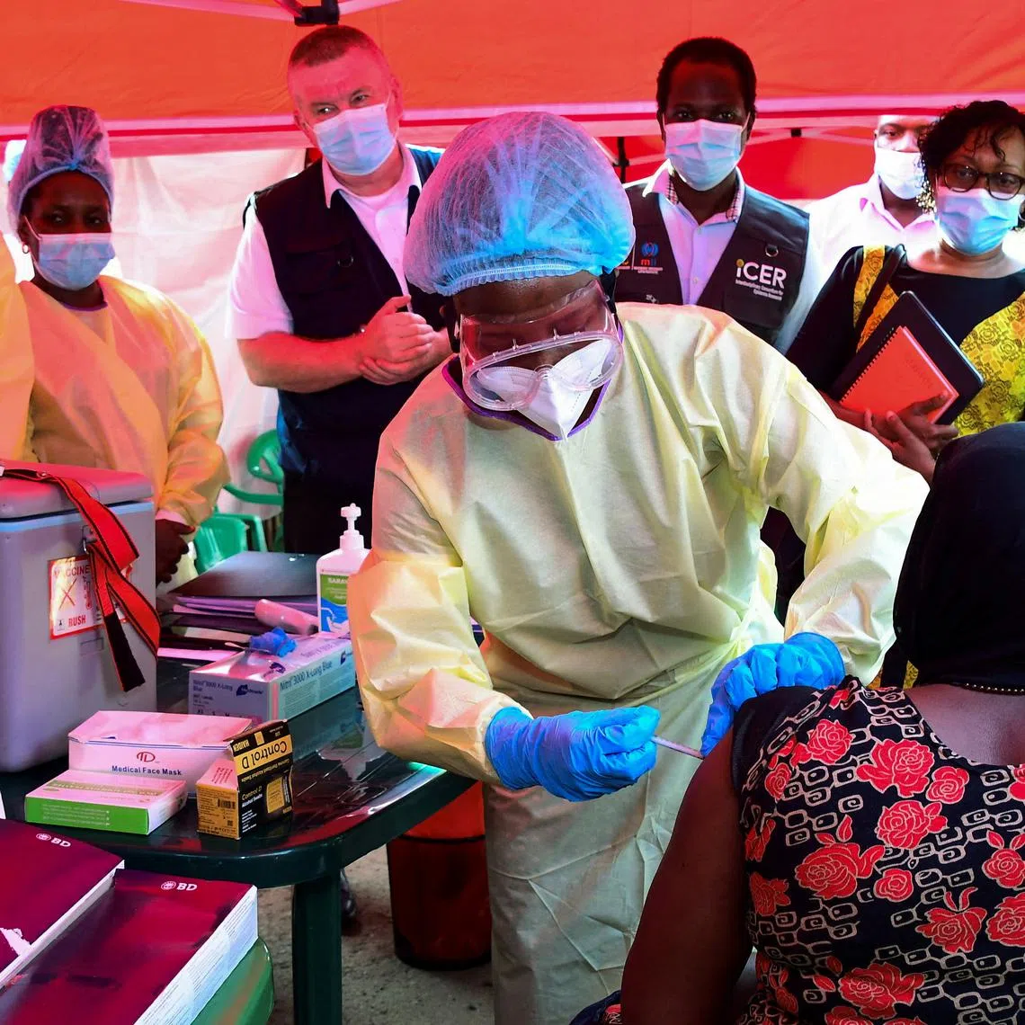 FILE PHOTO: A Ugandan doctor vaccinates the contact of a patient who tested positive during the launch of the vaccination for the Sudan strain of the Ebola virus with a trial vaccine at the Mulago Guest House (Isolation centre) in Kampala, Uganda, February 3, 2025. REUTERS/Abubaker Lubowa/File Photo