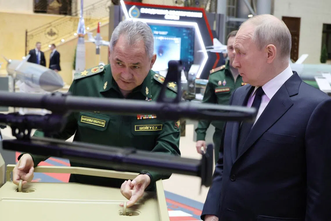 Russian President Vladimir Putin and Defence Minister Sergei Shoigu tour an exhibition of cutting-edge pieces of armament following an expanded meeting of the Defence Ministry Board at the National Defence Control Centre in Moscow, Russia December 19, 2023. Sputnik/Mikhail Klimentyev/Kremlin via REUTERS/File Photo