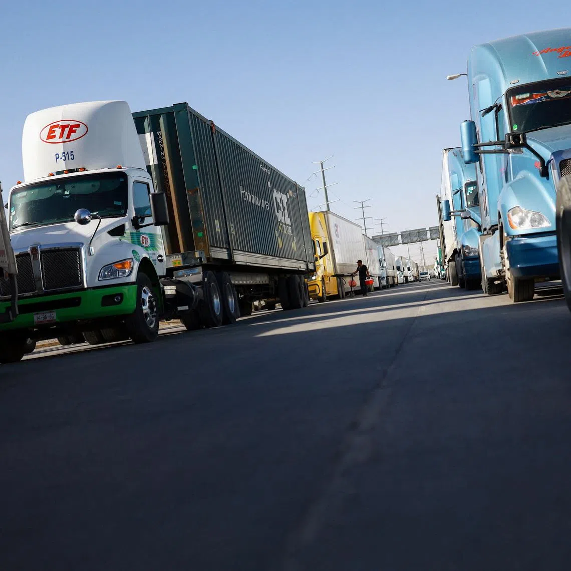 FILE PHOTO: Trucks wait in a queue at the Zaragoza-Ysleta border crossing bridge, in Ciudad Juarez, Mexico March 12, 2026. REUTERS/Jose Luis Gonzalez/File Photo