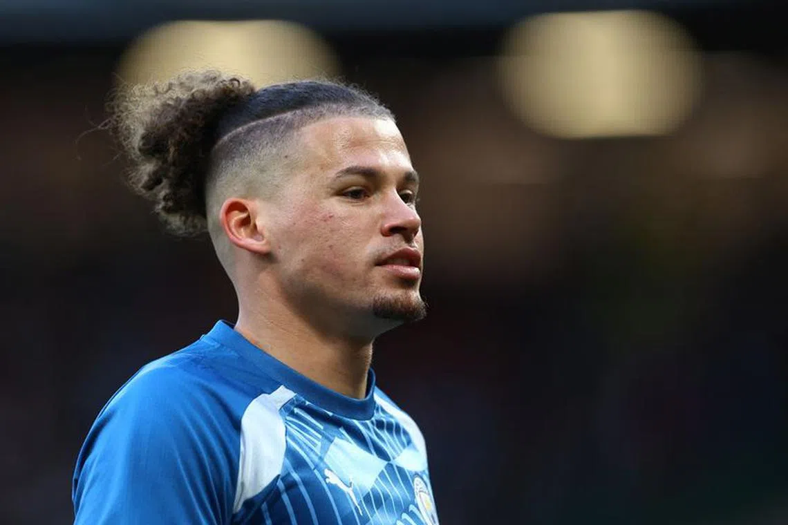 FILE PHOTO: Soccer Football - Premier League - Manchester United v Manchester City - Old Trafford, Manchester, Britain - October 29, 2023  Manchester City's Kalvin Phillips during the warm up before the match REUTERS/Molly Darlington/File Photo
