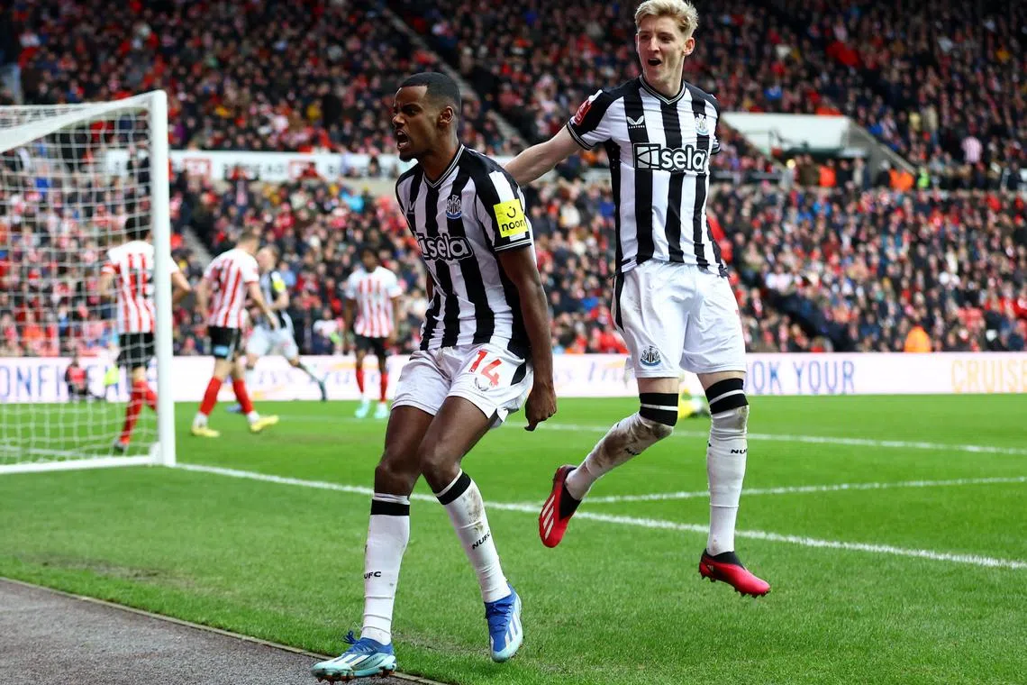 Newcastle United's Alexander Isak (left) celebrates scoring their second goal against Sunderland with Anthony Gordon. 