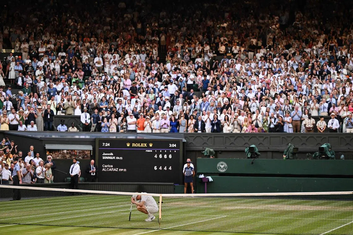 Finally, at the end, Jannik Sinner let emotion overcome him and bent down to pat the grass after winning his first Wimbledon title. 