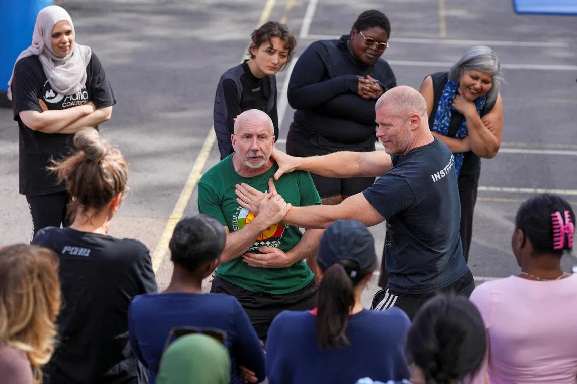 People take part in self defence classes lead by Stewart McGill, in London, Britain, August 10, 2024. REUTERS/Maja Smiejkowska