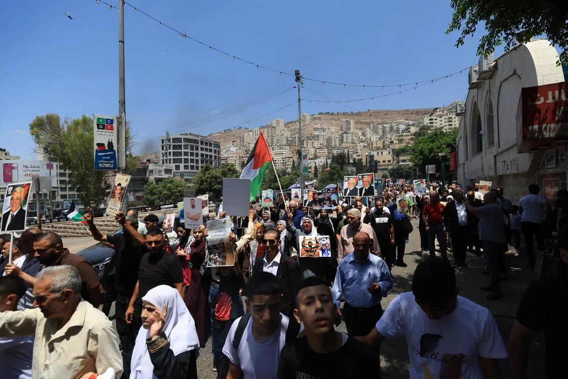 Many protesters carried photos of Palestinians killed or imprisoned by Israel, as well as photos depicting the hunger crisis unfolding in the Gaza Strip.