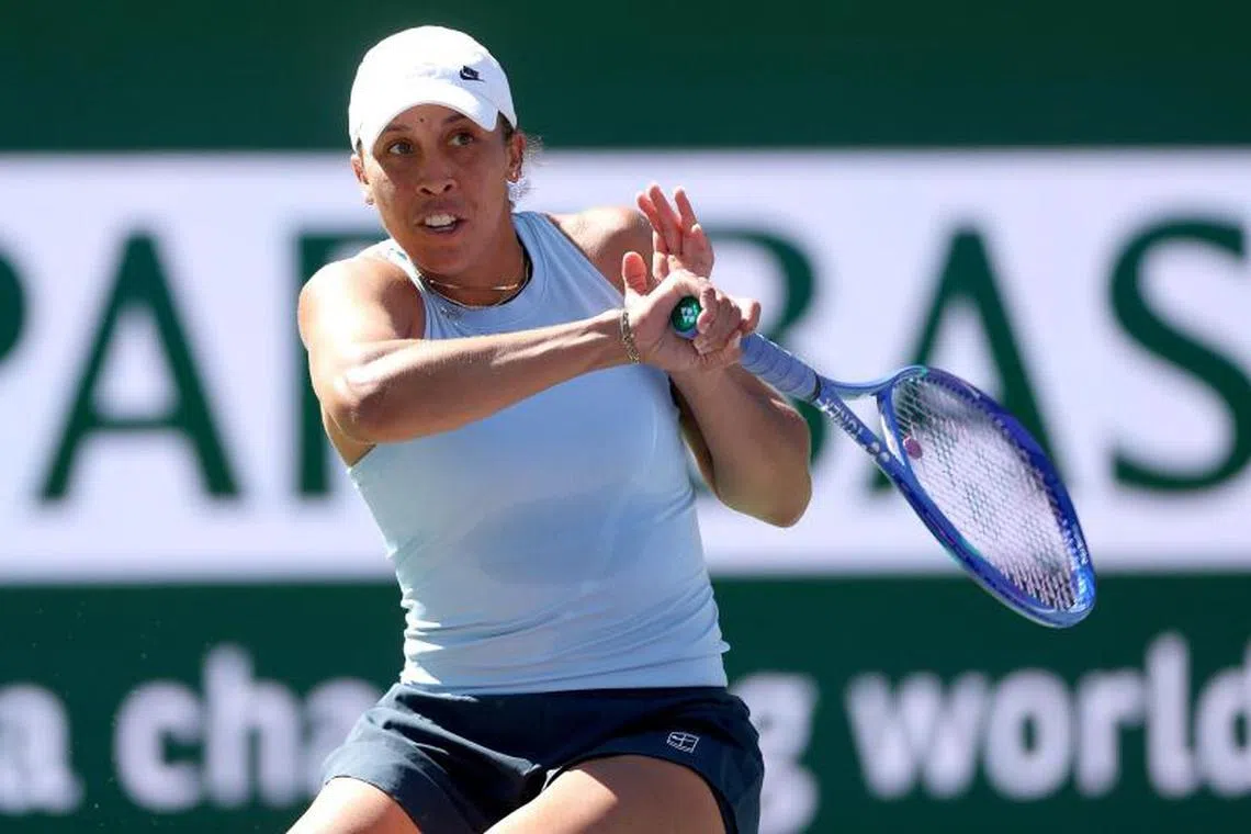 INDIAN WELLS, CALIFORNIA - MARCH 10: Madison Keys returns a shot to Elise Mertens of Belgium during the BNP Paribas Open at Indian Wells Tennis Garden on March 10, 2025 in Indian Wells, California. Matthew Stockman/Getty Images/AFP (Photo by MATTHEW STOCKMAN / GETTY IMAGES NORTH AMERICA / Getty Images via AFP)