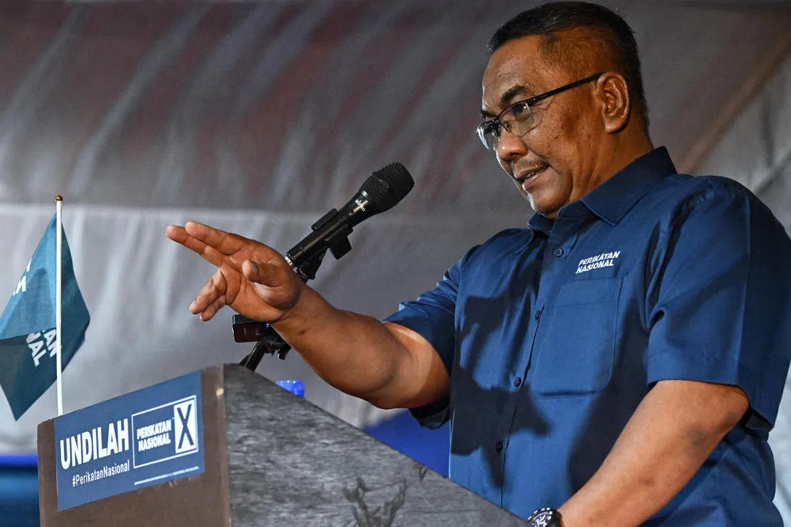 ST20221113_202219943913 Kua Chee Siong/ pixfaizal13/
Kedah menteri besar Dato' Seri Haji Muhammad Sanusi bin Md Nor delivers his speech at a rally where Perikatan Nasional (PN) chairman Tan Sri Muhyiddin Yassin joins incumbent candidate for Tambun, Datuk Seri Ahmad Faizal Azumu of Bersatu in Tambun, Perak on 13 Nov 2022. 