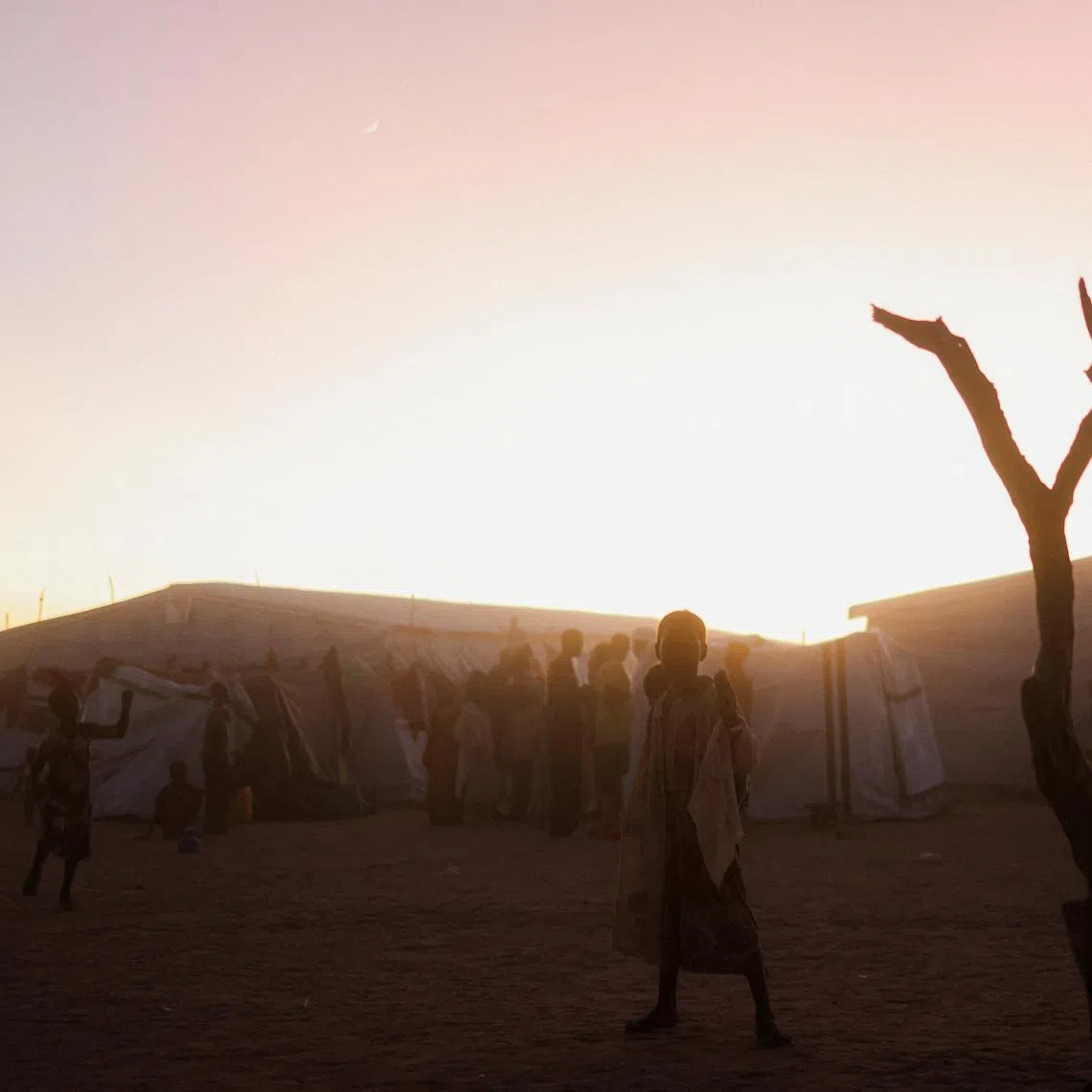 Sudanese refugees from al-Fashir gather at sunset in the Tine transit camp amid the conflict between the paramilitary Rapid Support Forces (RSF) and the Sudanese Army, in eastern Chad, November 23, 2025. REUTERS/Amr Abdallah Dalsh