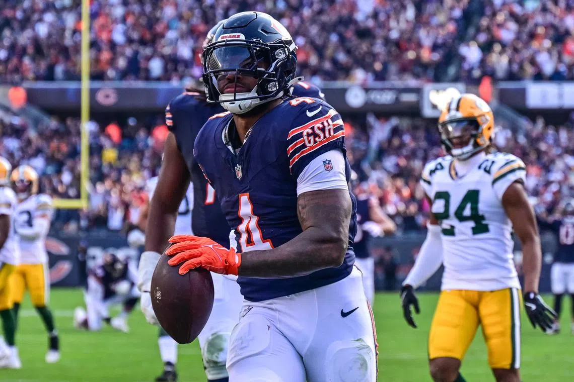 Nov 17, 2024; Chicago, Illinois, USA; Chicago Bears running back D'Andre Swift (4) runs for a 39 yard touchdown against the Green Bay Packers during the third quarter at Soldier Field. Mandatory Credit: Daniel Bartel-Imagn Images/ File Photo