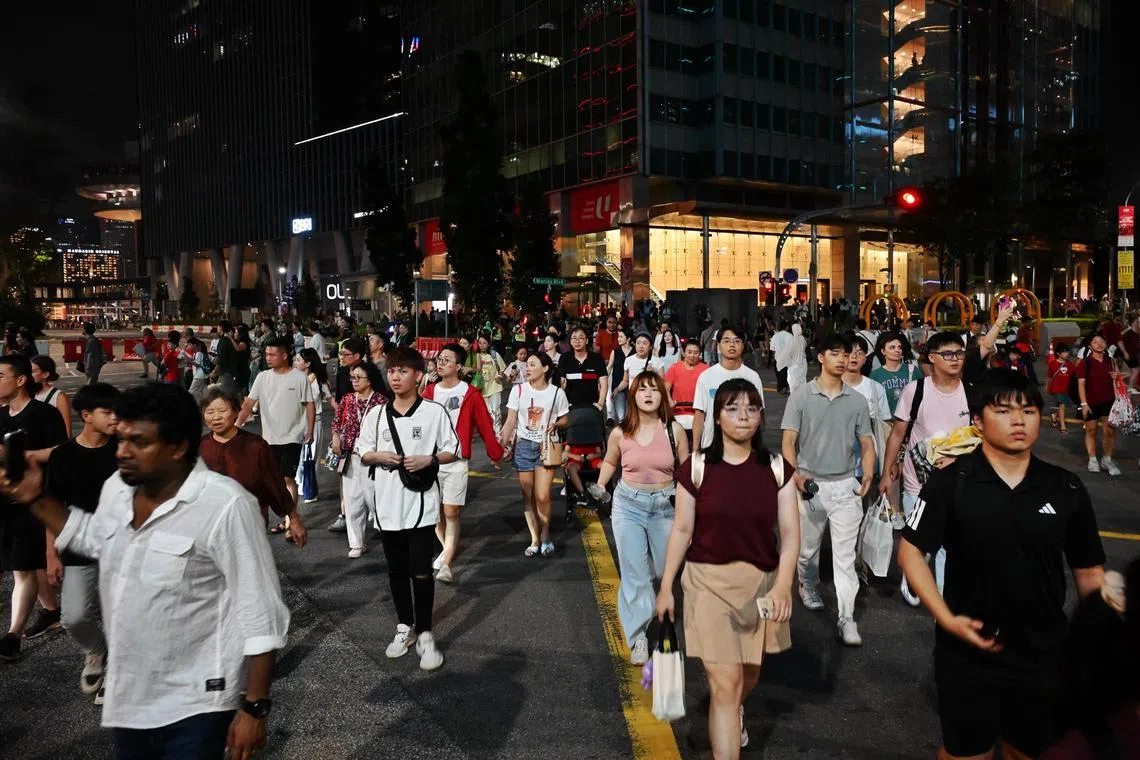 Members of the public making their way to Raffles Place MRT station after the National Day Parade on Aug 9.