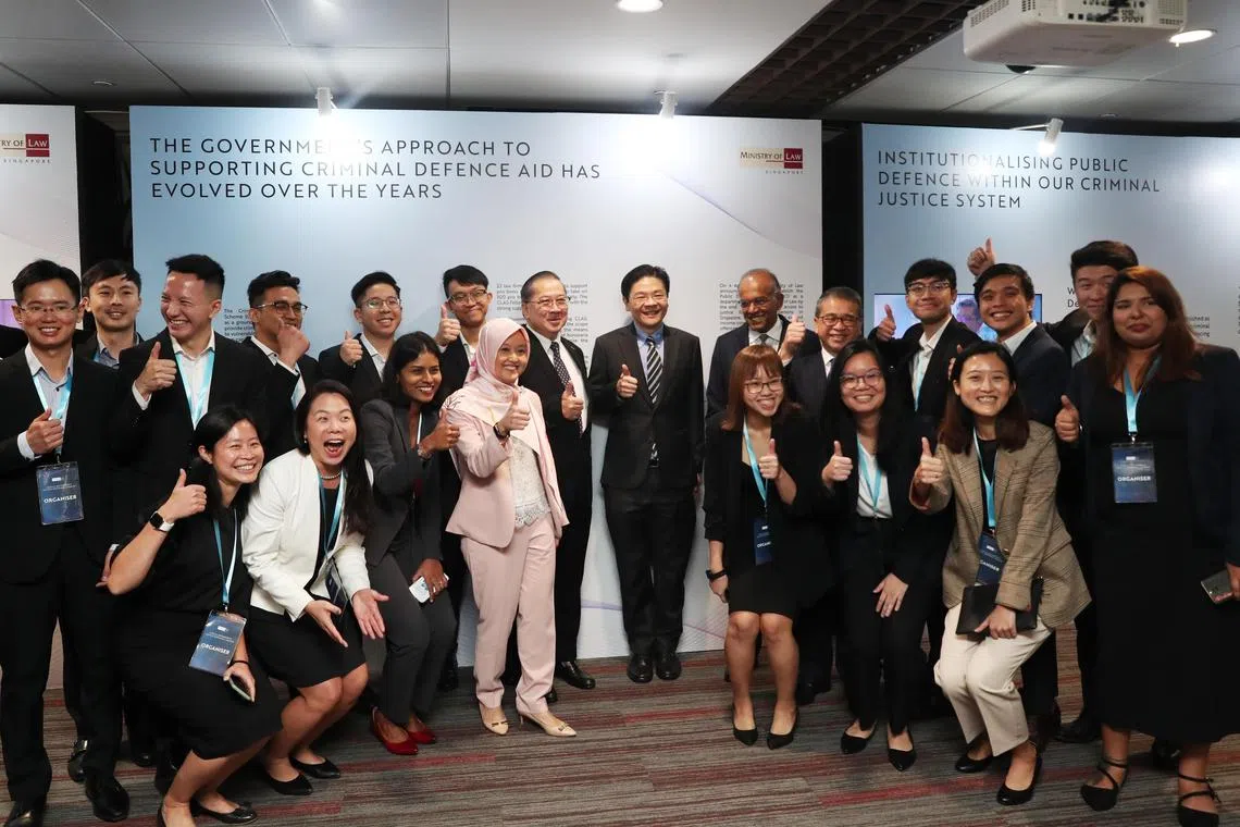 The Ministry of Law (MinLaw) will be officially launching the Public Defender’s Office (PDO), after the passing of the Public Defenders Act in Parliament in August 2022.
The PDO is a department under MinLaw that will provide criminal defence aid to those facing non-capital charges but are unable to afford legal representation. This ensures that Singaporeans, including those of limited means, continue to have access to justice.