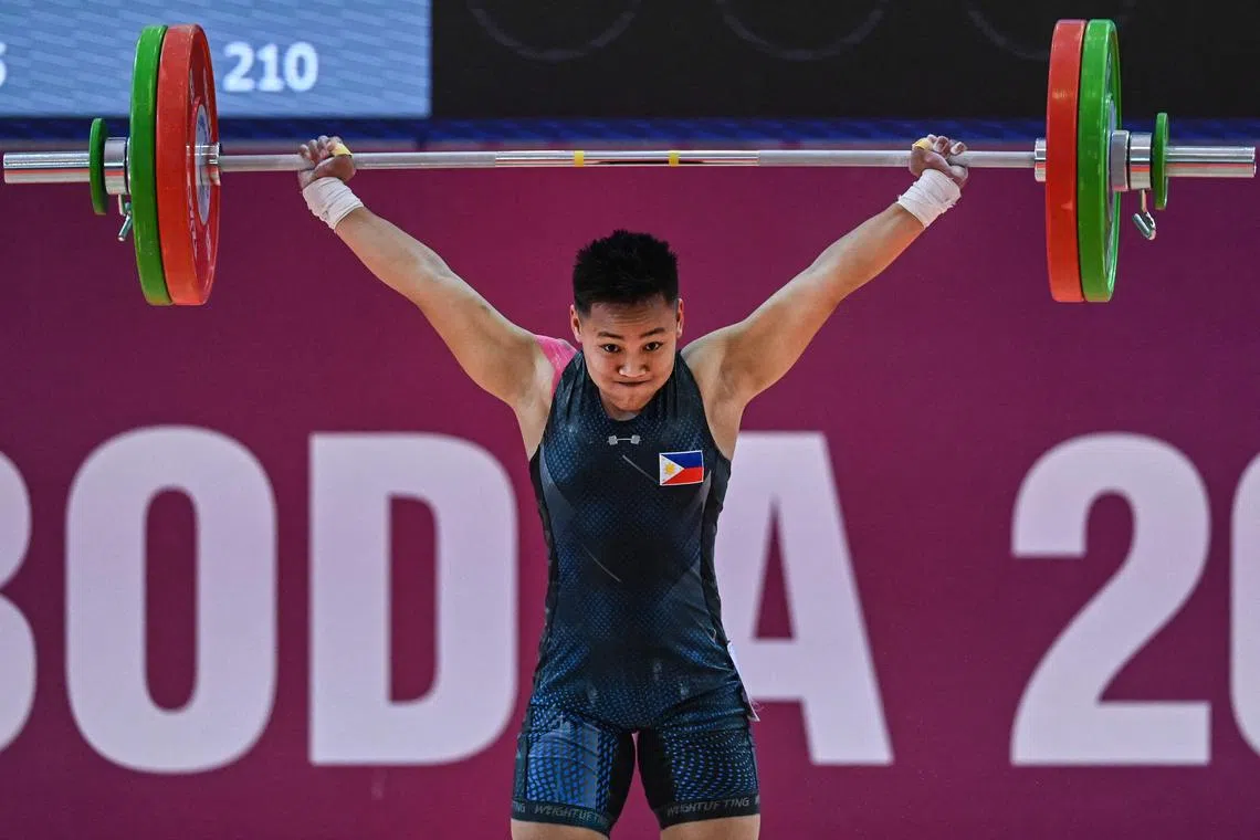The Philippines' Elreen Ando secured her country's first gold medal in women's weightlifting at the Cambodia SEA Games on Sunday.