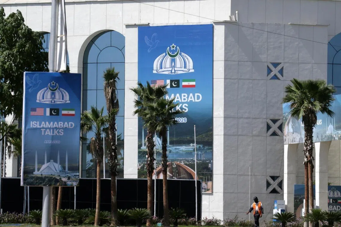 وطن نيوز – وتختلف واشنطن وإيران بشأن وضع المحادثات في باكستان