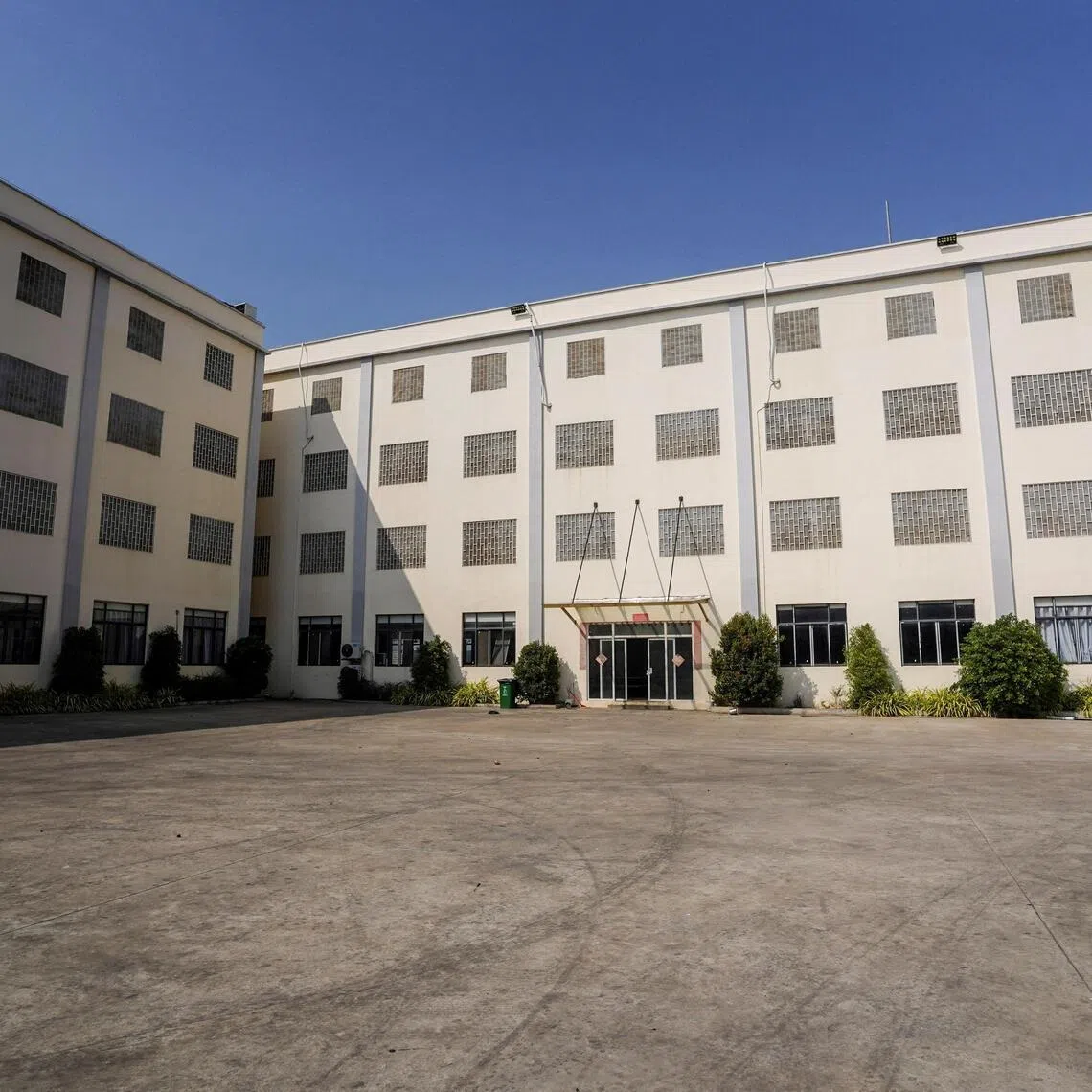 The FBI official said Chinese organised crime syndicates are targeting Americans with scams “every day”. 