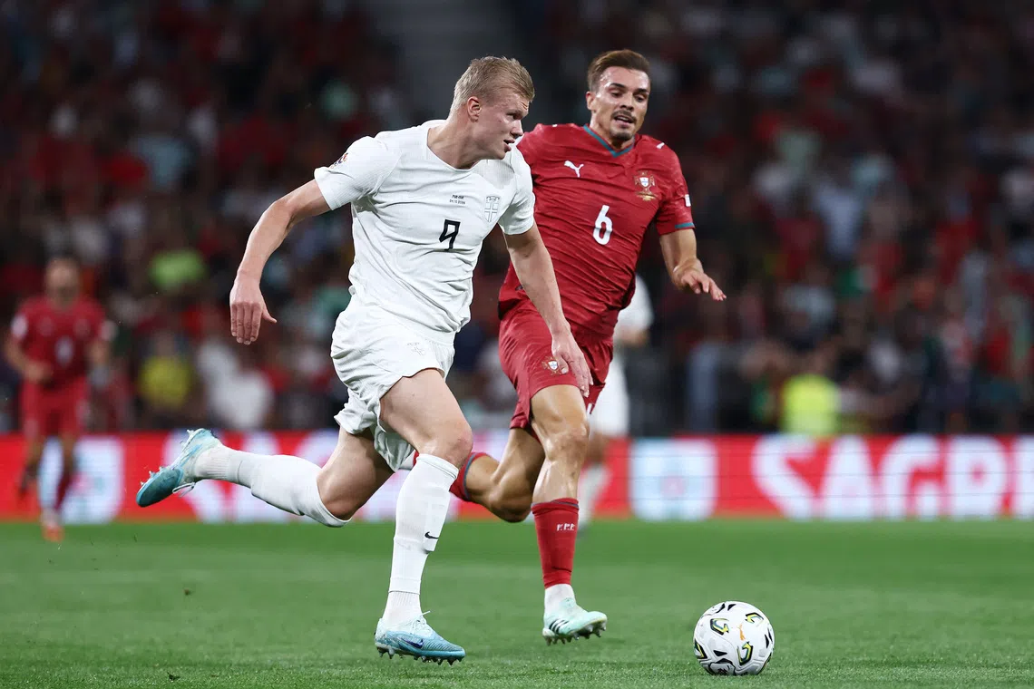 Soccer Football - Nations League - Group A4 - Portugal v Norway - Estadio do Dragao, Porto, Portugal - October 4, 2026 Norway's Erling Haaland in action with Portugal's Joao Palhinha REUTERS/Rodrigo Antunes
