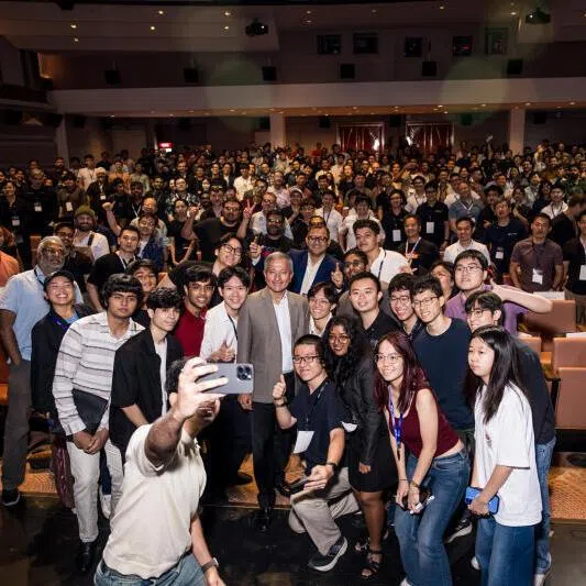 Participants taking a selfie with Foreign Minister Vivian Balakrishnan following his keynote address at the AI Engineer Singapore conference on May 16.