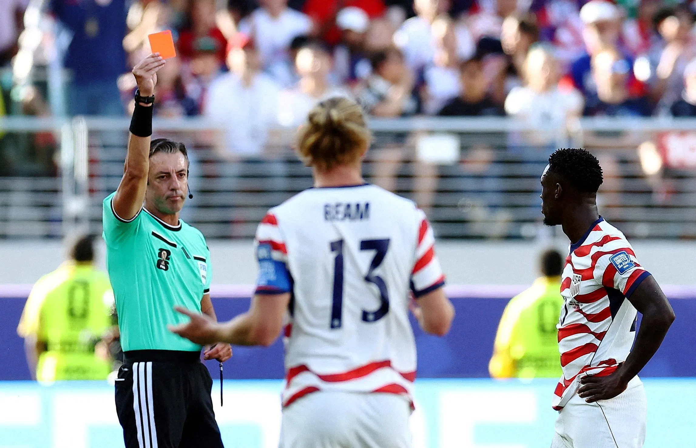 FILE PHOTO: Soccer Football - FIFA World Cup 2026 - Round of 32 - United States v Bosnia and Herzegovina - San Francisco Bay Area Stadium, Santa Clara, California, U.S. - July 1, 2026
Folarin Balogun of the U.S. is shown a red card by referee Raphael Claus REUTERS/Phil Noble/File Photo
