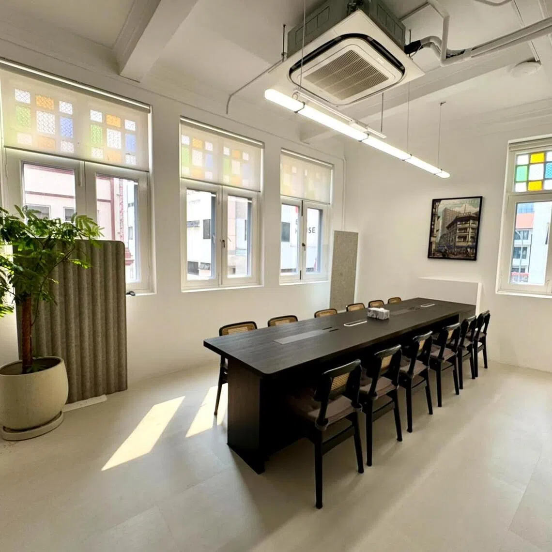 The meeting room at the HQ Liang Seah work space.