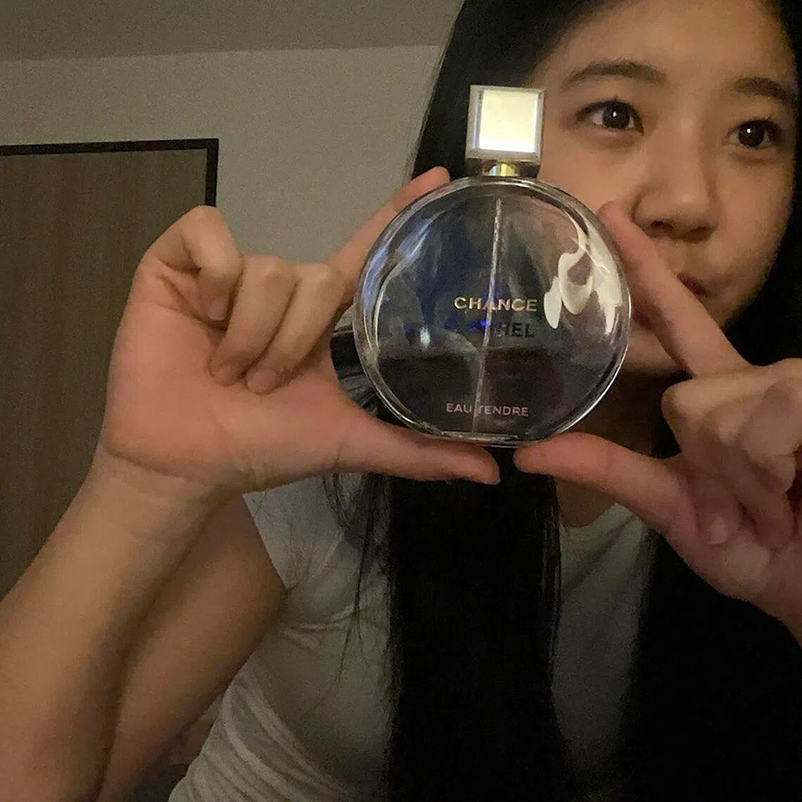 mcperfume - Lee Dayeon with her favorite fragrance, Chanel Chance Eau Tendre


CREDIT: COURTESY OF LEE DAYEON