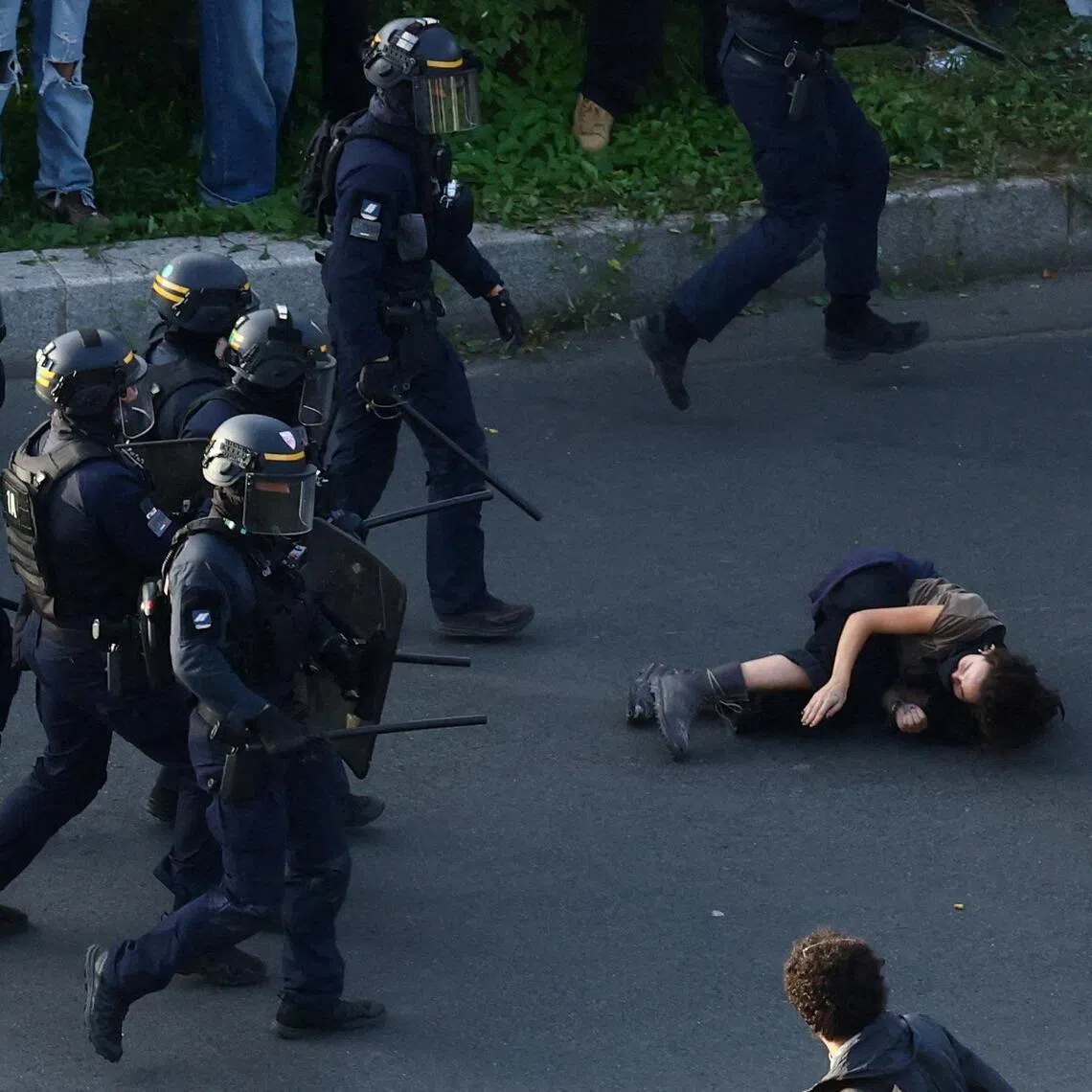 Riot police clashing with protesters in the French capital, Paris, on Oct 6, as nationwide protests over decrepit conditions in French high schools descended into sporadic violence.