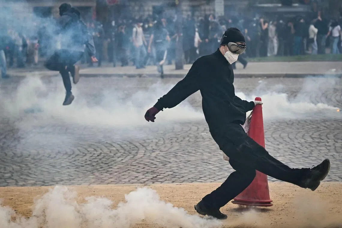 Pressure will increase as on Oct 17 national demonstrations against the cost of living are to take place, and unions and student groups see the two protest currents merging.