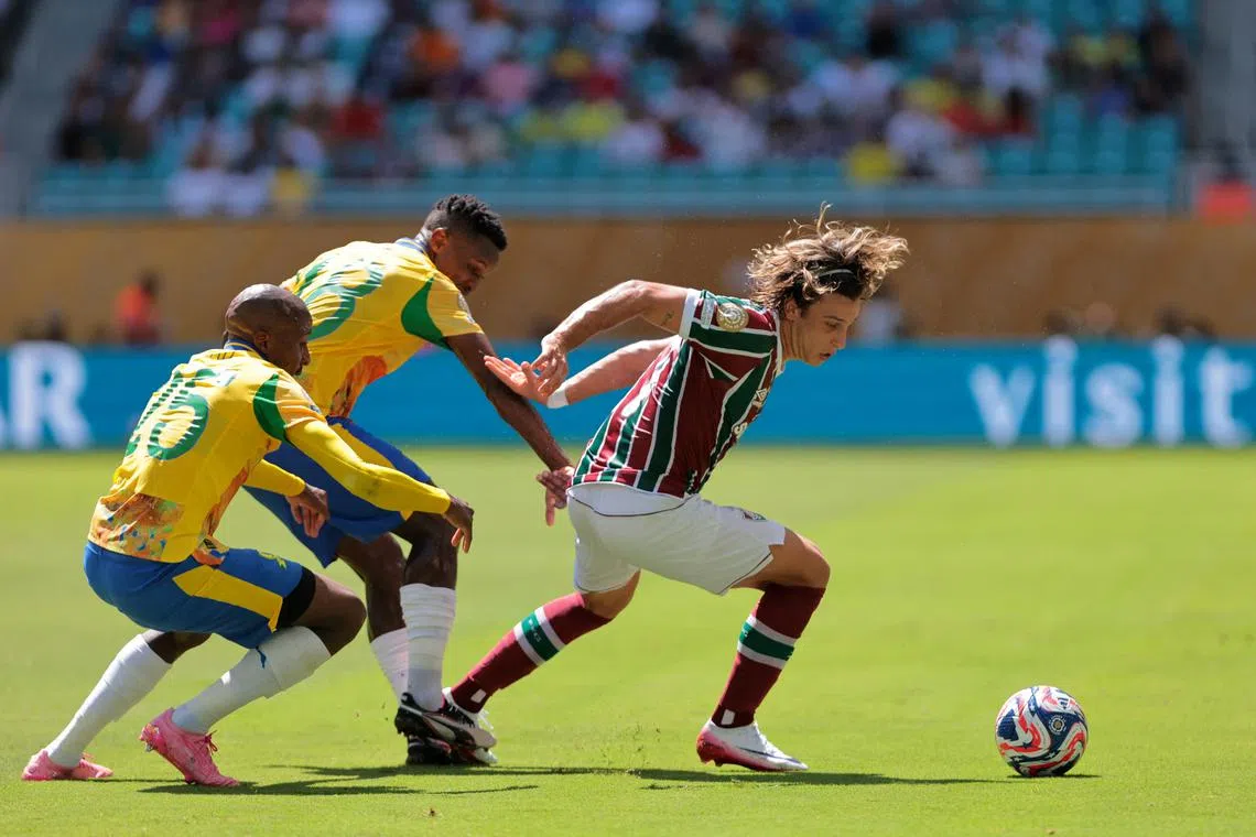 Soccer Football - FIFA Club World Cup - Group F - Mamelodi Sundowns v Fluminense - Hard Rock Stadium, Miami Gardens, Florida, U.S. - June 25, 2025 Fluminense's Agustin Canobbio in action with Mamelodi Sundowns' Themba Zwane and Khuliso Mudau IMAGN IMAGES via Reuters/Sam Navarro