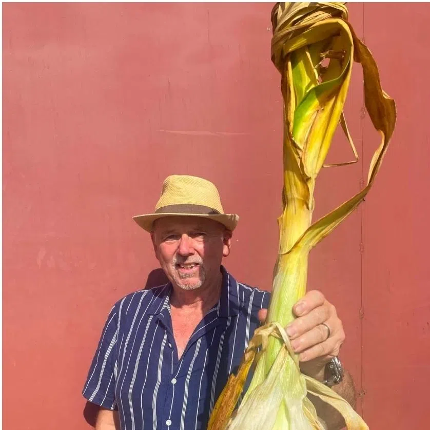 Graham Barratt’s garlic bulb and pea pod were deemed the heaviest in the world.