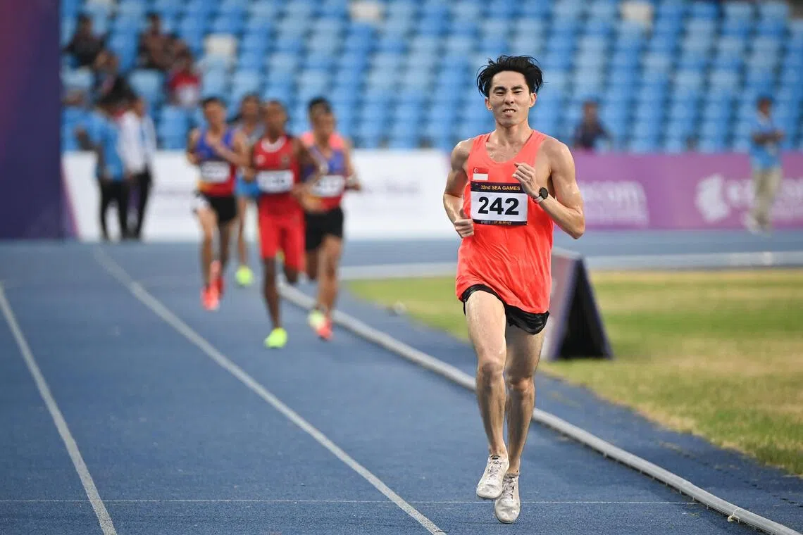Soh Rui Yong (bib 242) competing in the SEA Games men's 10,000m final at the Morodok Techo National Stadium on May 11, 2023.
