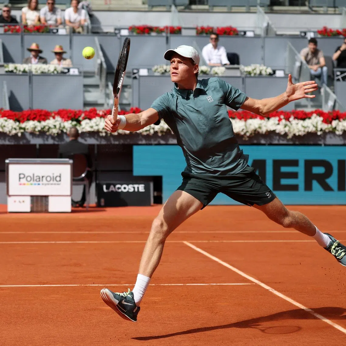Tennis - Madrid Open - Park Manzanares, Madrid, Spain - April 28, 2026 Italy's Jannik Sinner in action during his round of 16 match against Britain's Cameron Norrie REUTERS/Isabel Infantes