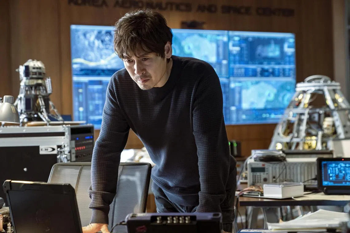 The Moon is a South Korean science-fiction drama starring Sol Kyung-gu

source: Golden Village