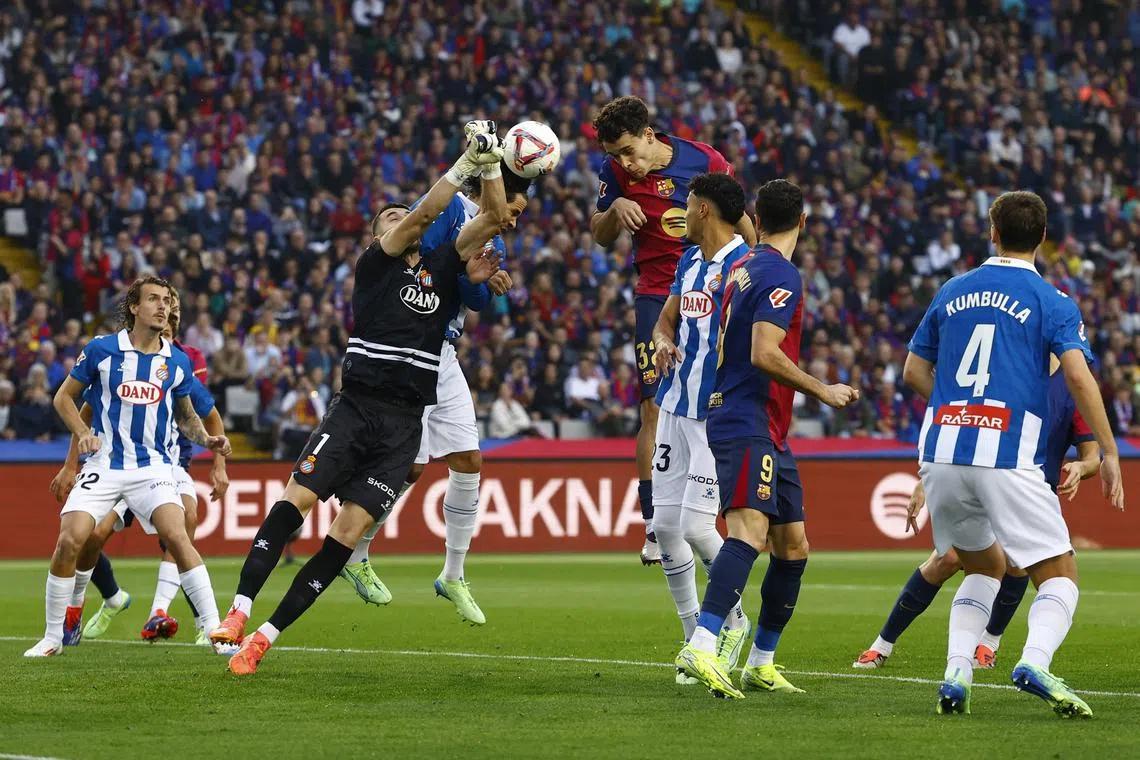FILE PHOTO: Soccer Football - LaLiga - FC Barcelona v Espanyol - Estadi Olimpic Lluis Companys, Barcelona, Spain - November 3, 2024 RCD Espanyol's Joan Garcia in action with FC Barcelona's Hector Fort REUTERS/Albert Gea/File Photo
