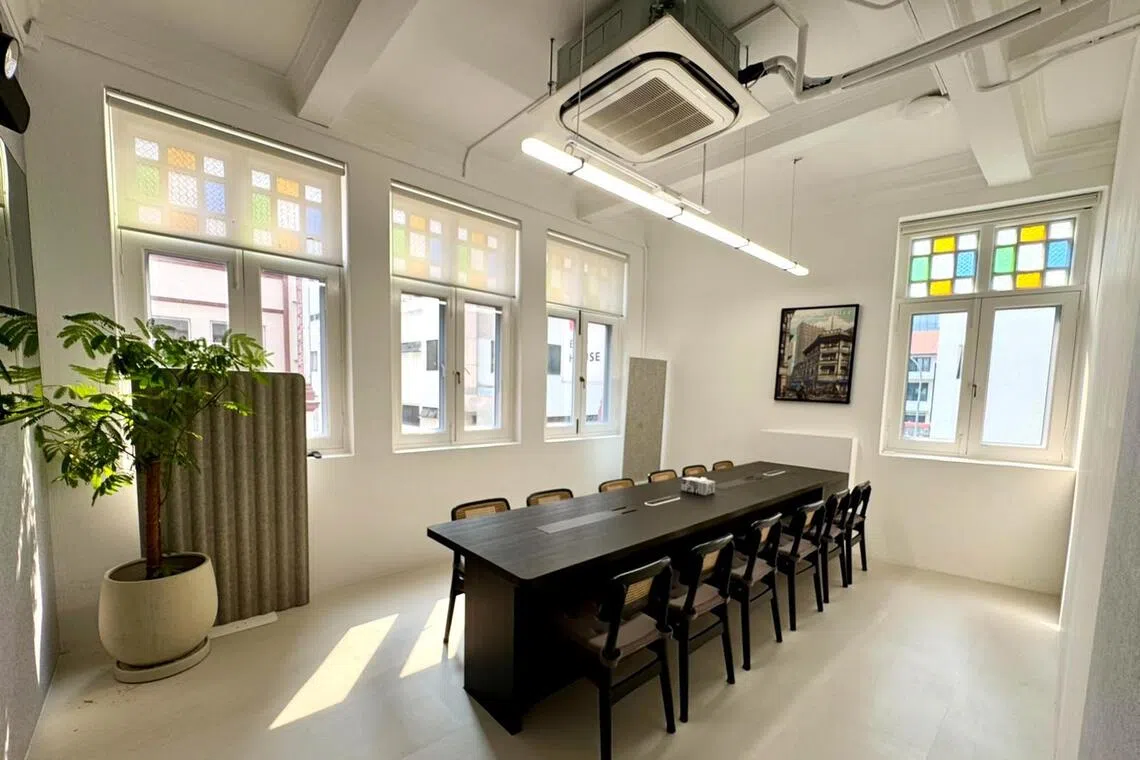 The meeting room at the HQ Liang Seah work space.