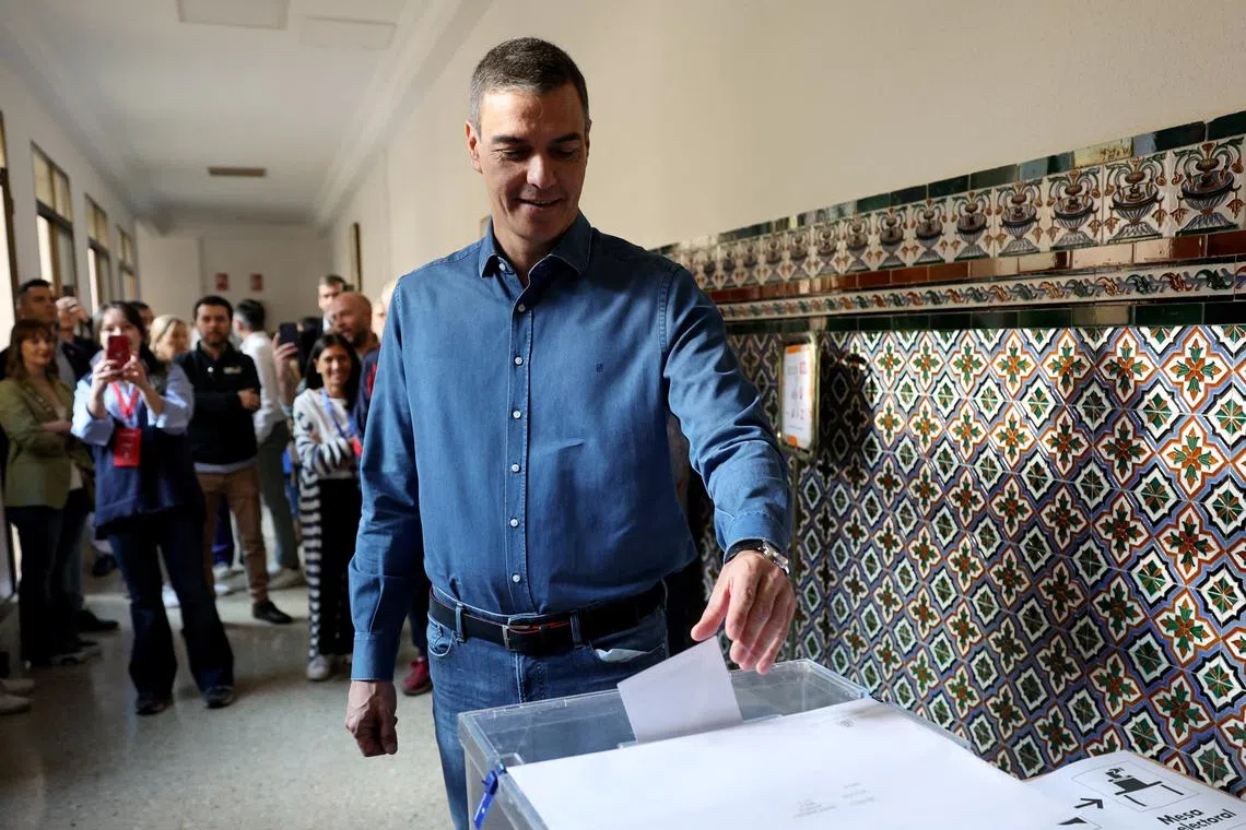 Spain's Prime Minister Pedro Sanchez votes at a polling station during the European Parliament election, in Madrid, Spain, June 9, 2024. REUTERS/Violeta Santos Moura