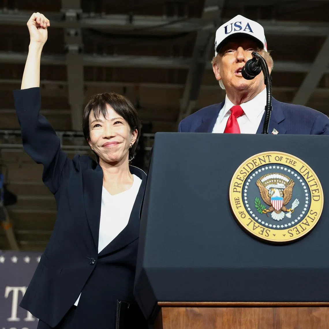 Japanese Prime Minister Sanae Takaichi gestures as U.S. President Donald Trump speaks, aboard the aircraft carrier USS George Washington, during a visit to U.S. Navy's Yokosuka base in Yokosuka, Japan, October 28, 2025. REUTERS/Evelyn Hockstein