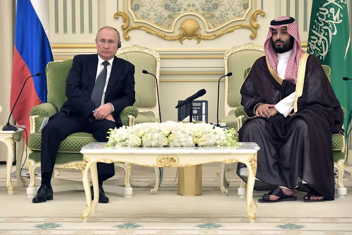 FILE PHOTO-Russian President Vladimir Putin and Saudi Arabia's Crown Prince Mohammed bin Salman attend a meeting in Riyadh, Saudi Arabia, October 14, 2019.  Sputnik/Alexei Nikolsky/Kremlin via REUTERS/File Photo