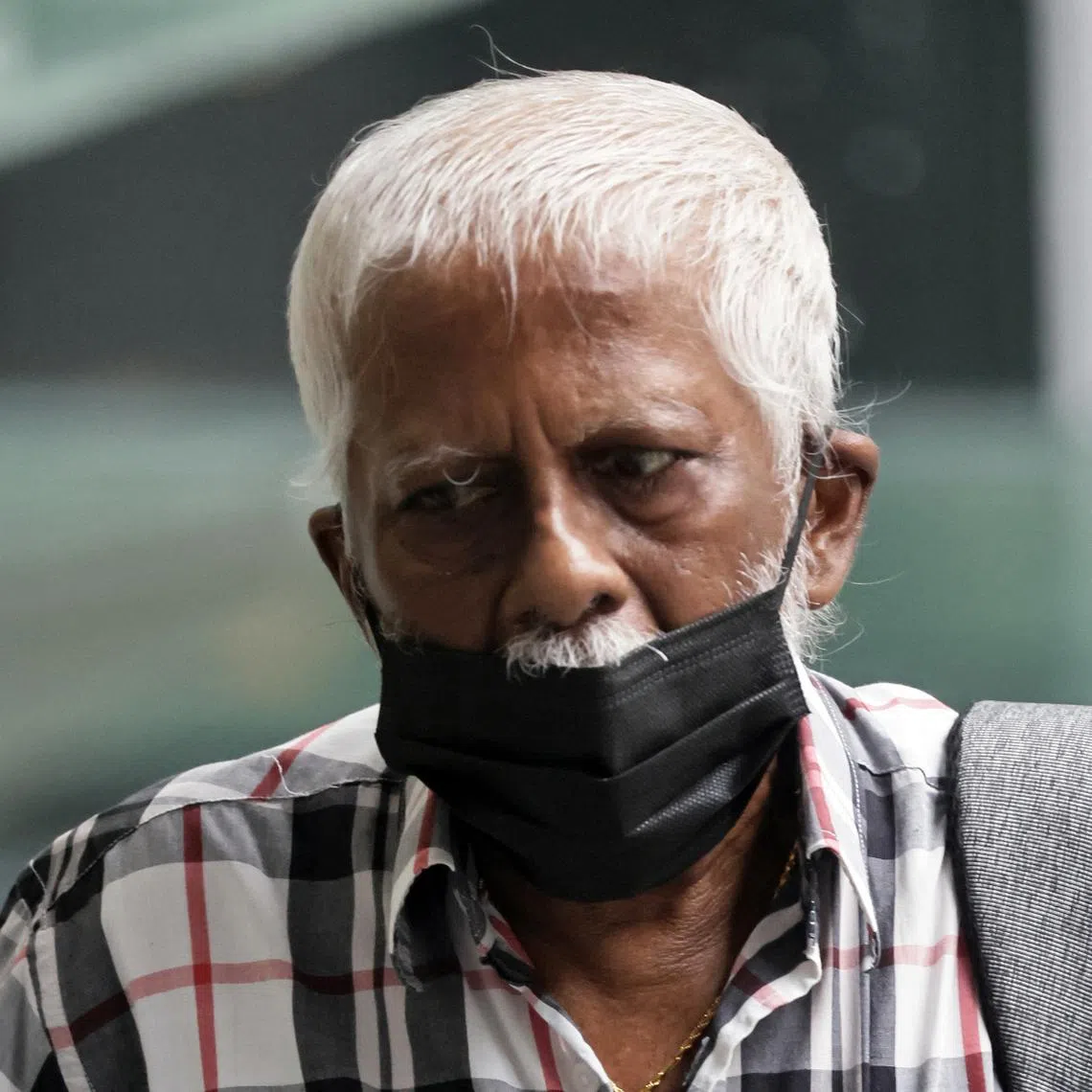 Manickam Manohar had also sent e-mails to several other town council employees, calling them “idiot” and “stupid”.