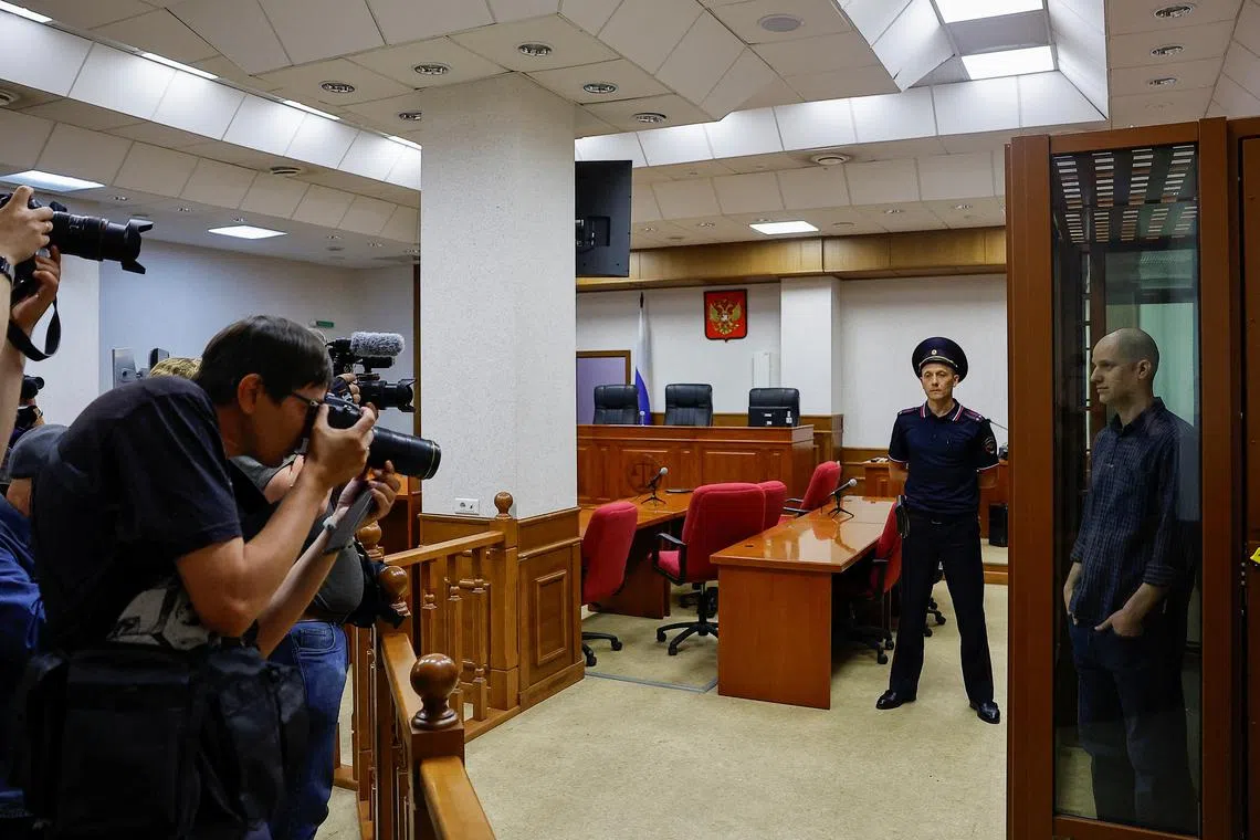 FILE PHOTO: Wall Street Journal reporter Evan Gershkovich, who stands trial on spying charges, is seen inside an enclosure for defendants before a court hearing in Yekaterinburg, Russia June 26, 2024. REUTERS/Evgenia Novozhenina/File Photo