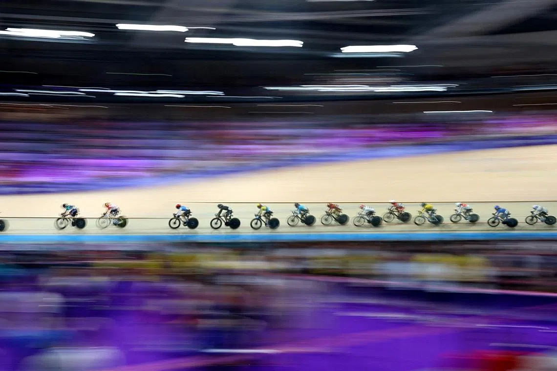Paris 2024 Olympics - Track Cycling - Women's Omnium, Points Race 4/4 - Saint-Quentin-en-Yvelines Velodrome, Montigny-le-Bretonneux, France - August 11, 2024. General view during the race. REUTERS/Agustin Marcarian