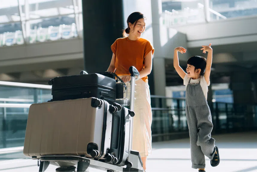 Best luggage brands in Singapore: Mum and child in airport with luggage