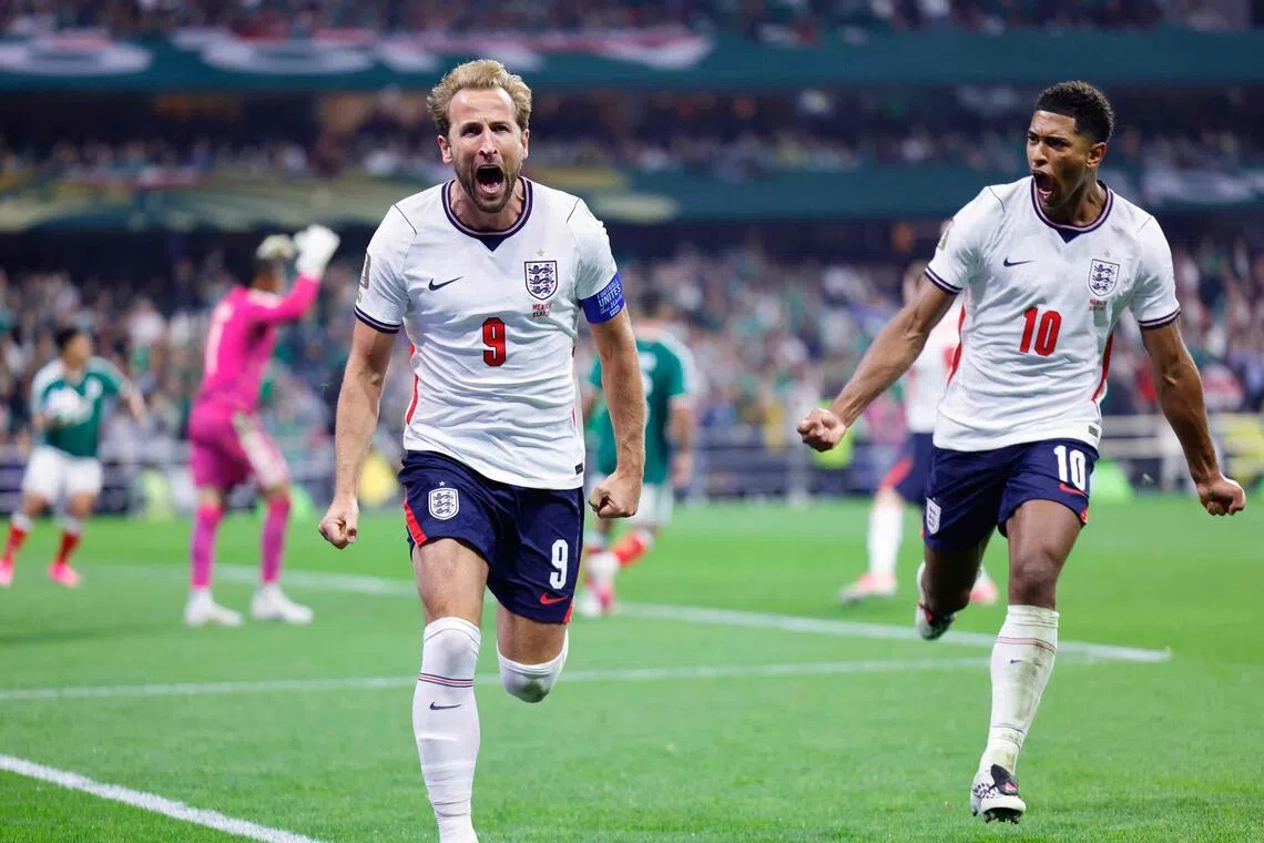 TOPSHOT - England's forward #09 Harry Kane celebrates scoring his team's third goal with England's midfielder #10 Jude Bellingham during the 2026 World Cup round of 16 football match between Mexico and England at the Mexico City Stadium in Mexico City on July 5, 2026.  (Photo by Rodrigo Oropeza / AFP)