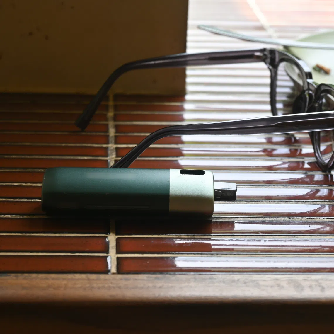 In its first global estimate of e-cigarette use, the WHO said more than 100 million people worldwide are now vaping.