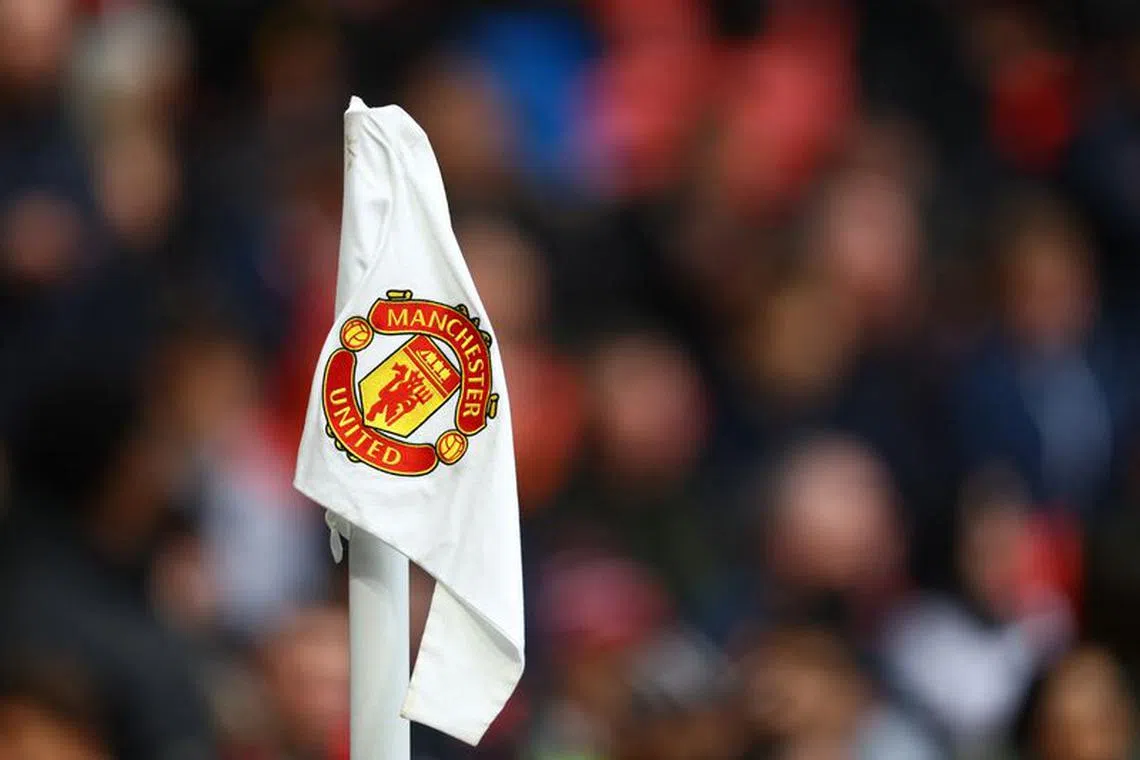 FILE PHOTO: Soccer Football - Premier League - Manchester United v Leicester City - Old Trafford, Manchester, Britain - February 19, 2023 General view of the Manchester United crest seen on a corner flag before the match REUTERS/Molly Darlington/File Photo