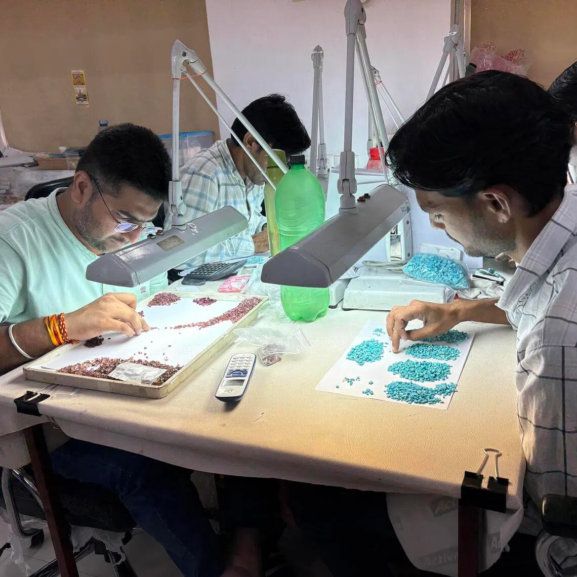 nggems - Artisans at work on gemstones at  Lunawat Gems in Jaipur in the state of Rajasthan.

pictures by Nirmala Ganapathy