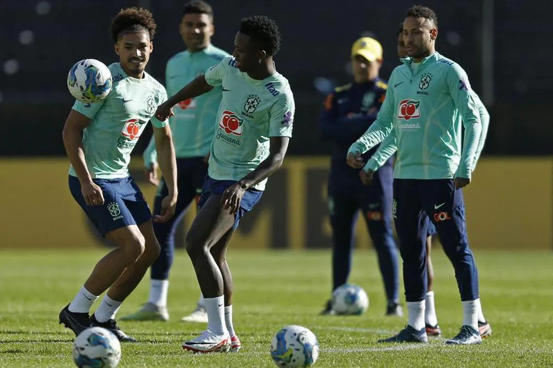 FILE PHOTO: Soccer Football - World Cup - South American Qualifiers - Brazil training - Estadio Campeon del Siglo, Montevideo, Uruguay - October 15, 2023 Brazil's Vinicius Jr, Neymar and teammates during training REUTERS/Andres Cuenca/File Photo