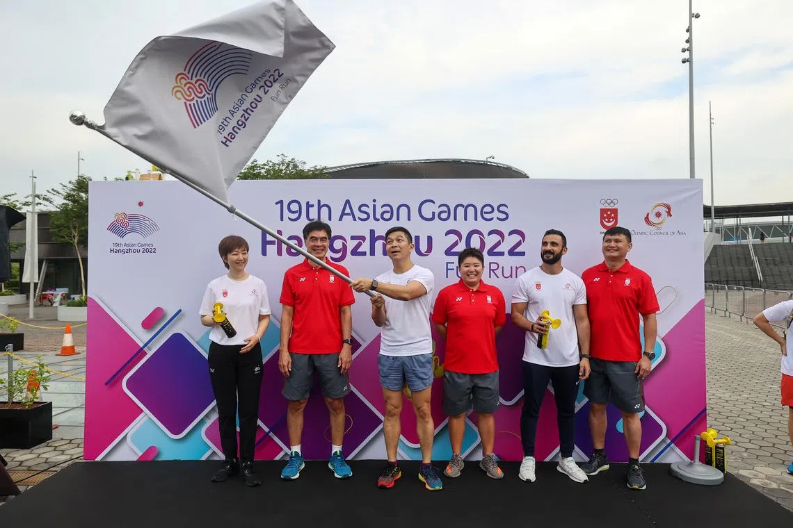 (from left) Deputy director of marketing in the Hangzhou Asian Games Organising Committee Du Mengfei, chef de mission Koh Koon Teck, SNOC president Tan Chuan-Jin, assistant chef de mission Tao Li, Olympic Council of Asia projects and operations manager Wissam Trkmani and assistant chef de mission Koh Seng Leong flagged off the Hangzhou Fun Run on Feb 25.