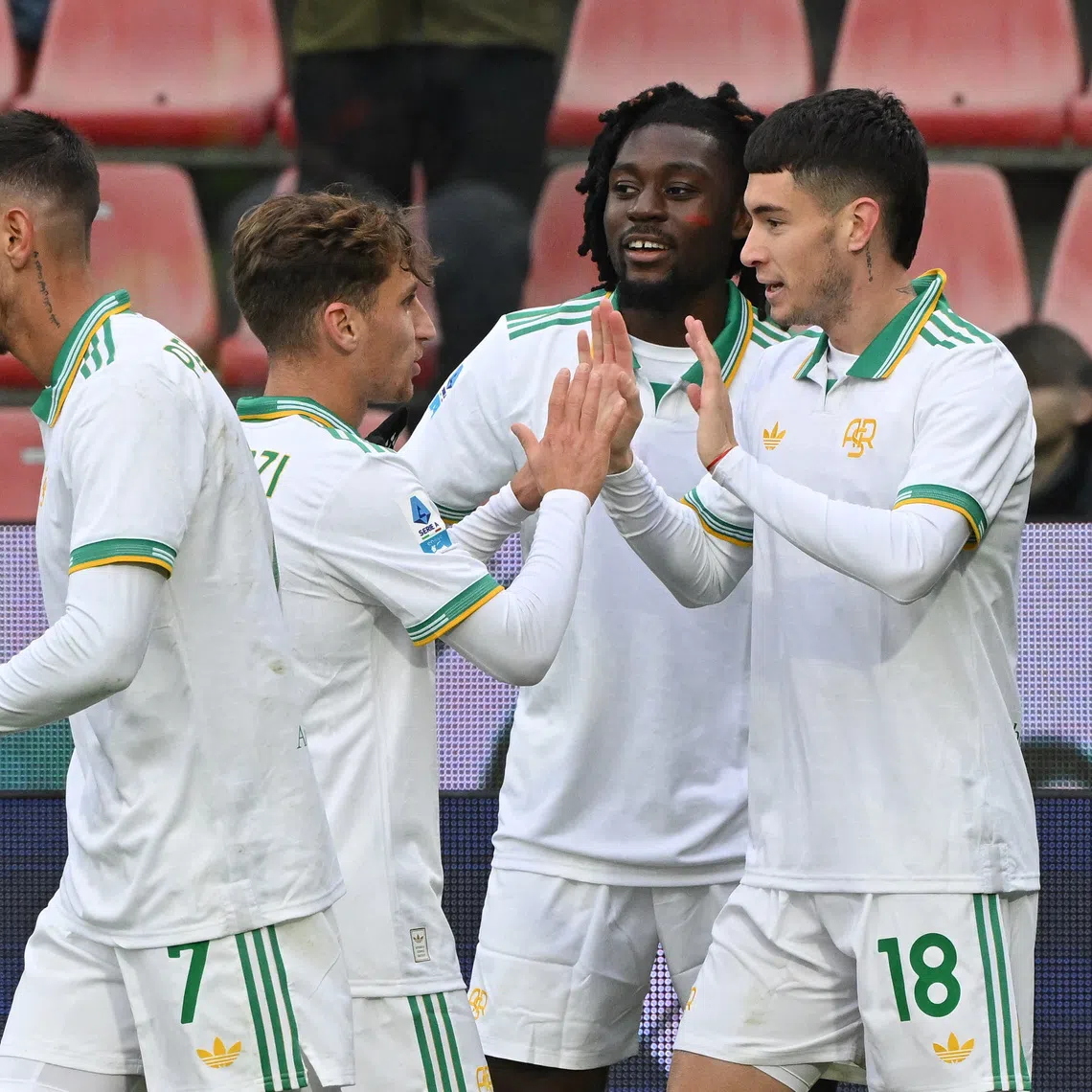 Soccer Football - Serie A - Cremonese v AS Roma - Stadio Giovanni Zini, Cremona, Italy - November 23, 2025 AS Roma's Matias Soule celebrates scoring their first goal with Manu Kone and Tommaso Baldanzi REUTERS/Alberto Lingria