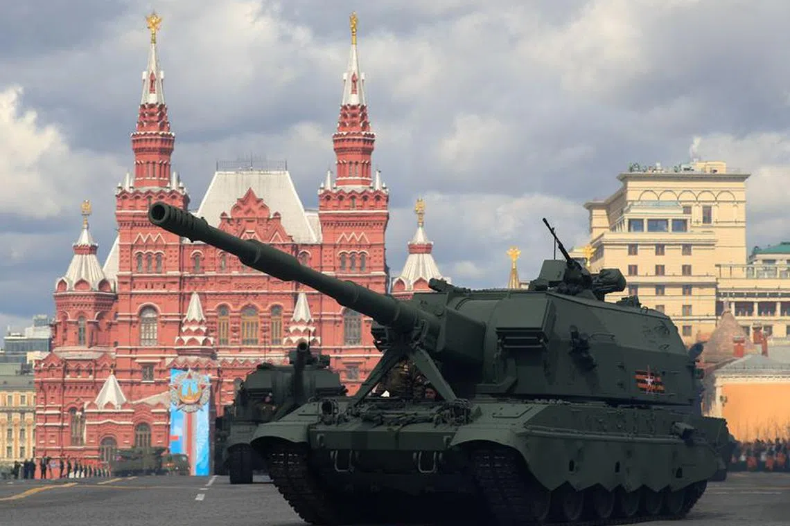 FILE PHOTO: Coalition-SV class self-propelled howitzers drive during a rehearsal for the Victory Day parade, which marks the anniversary of the victory over Nazi Germany in World War Two, in Red Square in central Moscow, Russia May 7, 2021. REUTERS/Evgenia Novozhenina/ FILE PHOTO