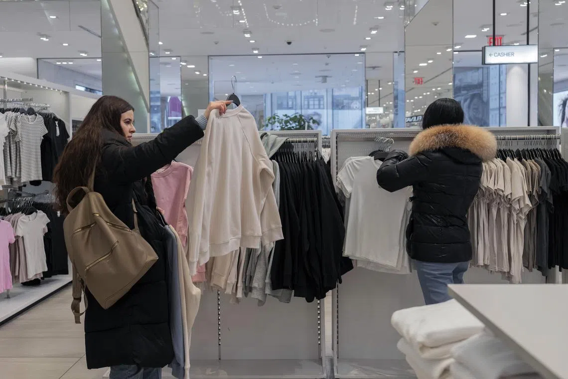 FILE Ñ Shoppers at Macys in midtown Manhattan on Feb. 15, 2024. High federal budget deficits could affect consumersÕ expectations about how much inflation there might be in the future. (Hiroko Masuike/The New York Times)