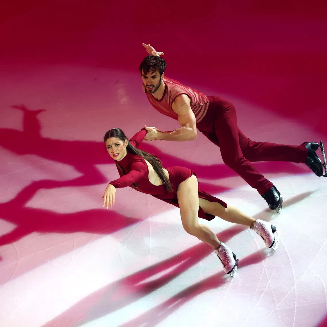 Figure Skating - ISU Grand Prix of Figure Skating - Grand Prix de France - Angers IceParc, Angers, France - October 19, 2025 France's Laurence Fournier Beaudry and Guillaume Cizeron perform during the gala exhibition REUTERS/Stephane Mahe