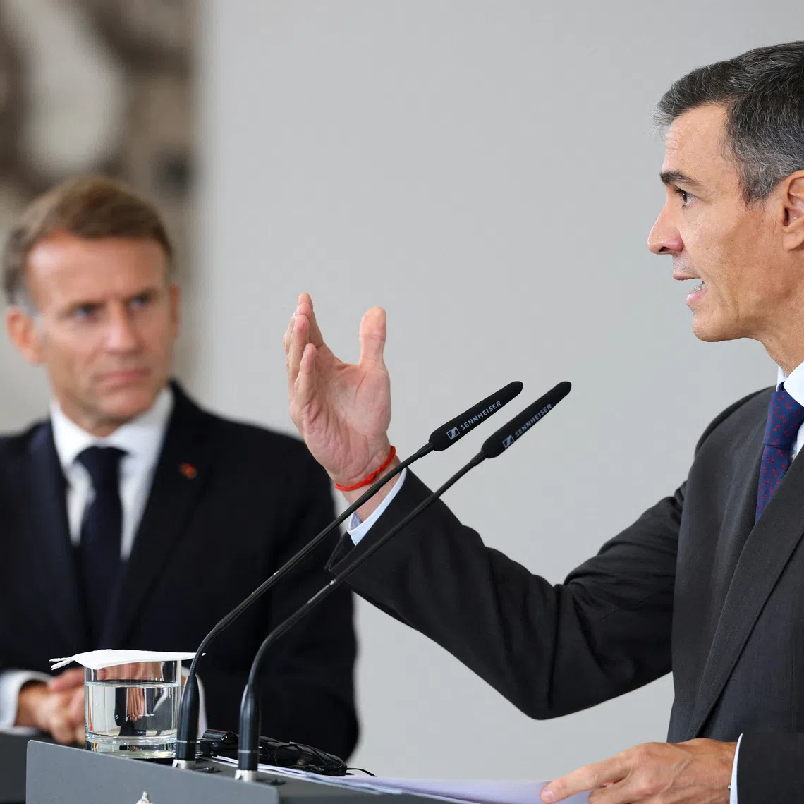 Spanish Prime Minister Pedro Sanchez and French President Emmanuel Macron attend a joint press conference at Moncloa Palace in Madrid, Spain, September 30, 2026. REUTERS/Juan Medina