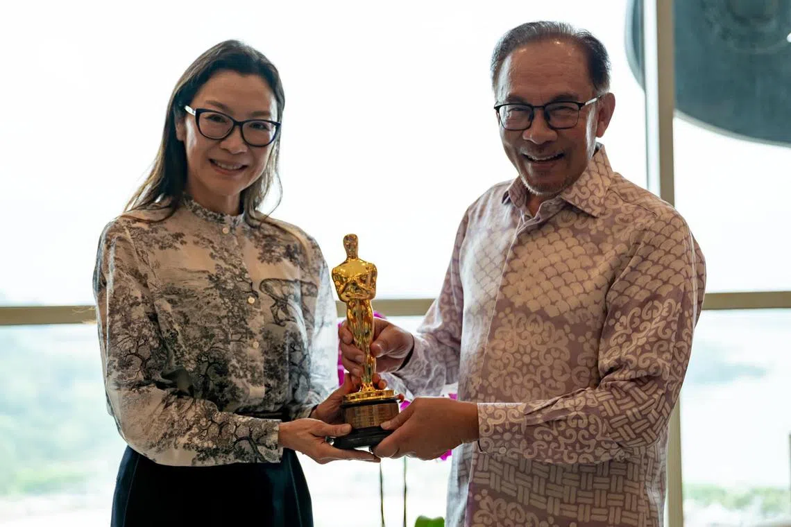 Michelle Yeoh called on Malaysian Prime Minister Anwar Ibrahim at Putrajaya.